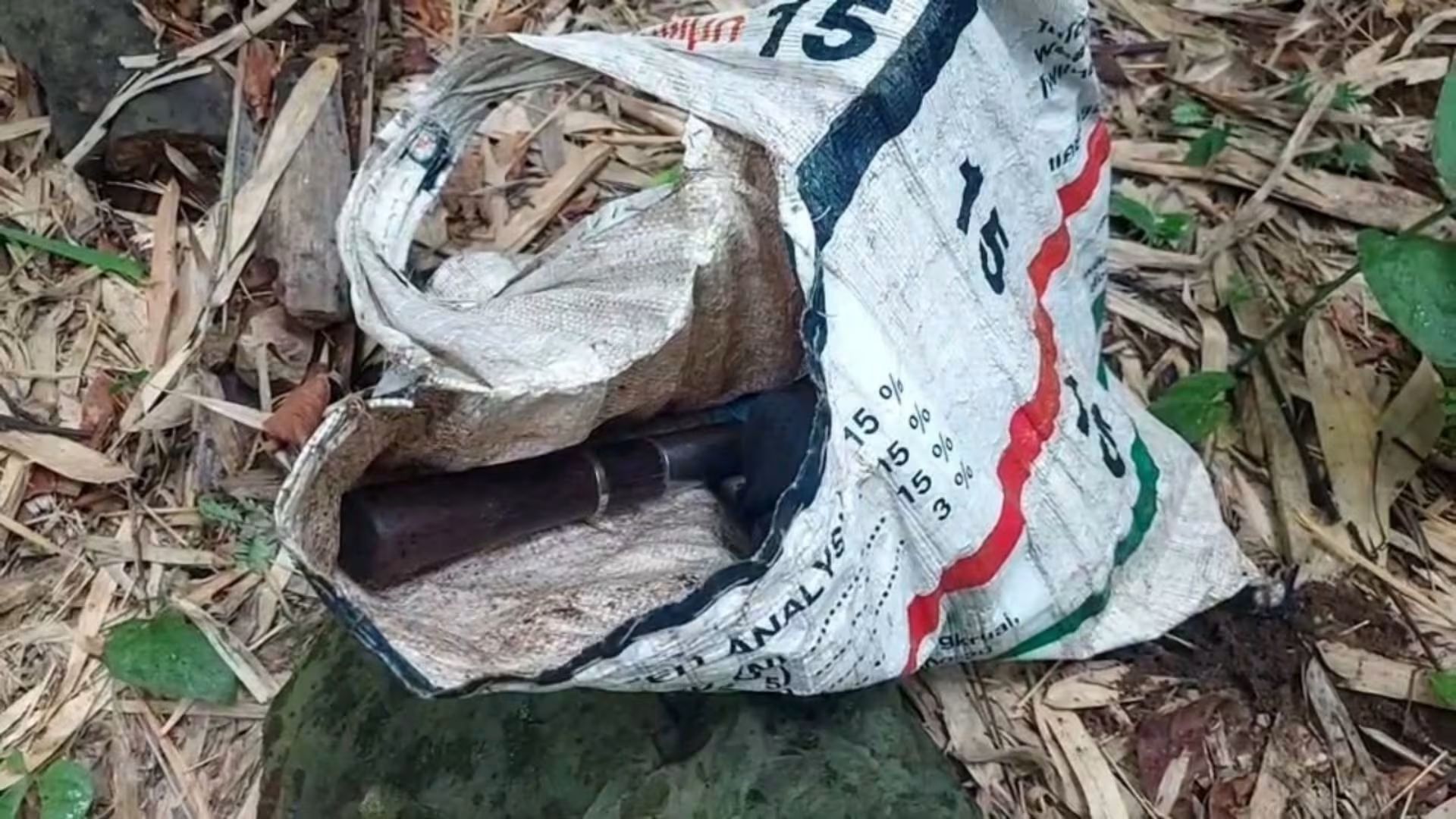 不满被控侵占政府地 泰男砍死举报者后自缢