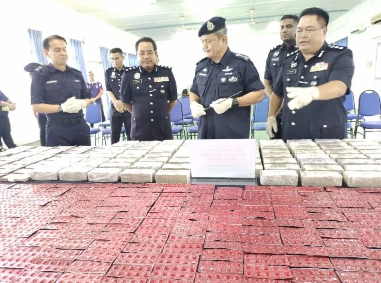 活跃诗巫10年毒网覆灭 捕首脑夫妇起853万财物