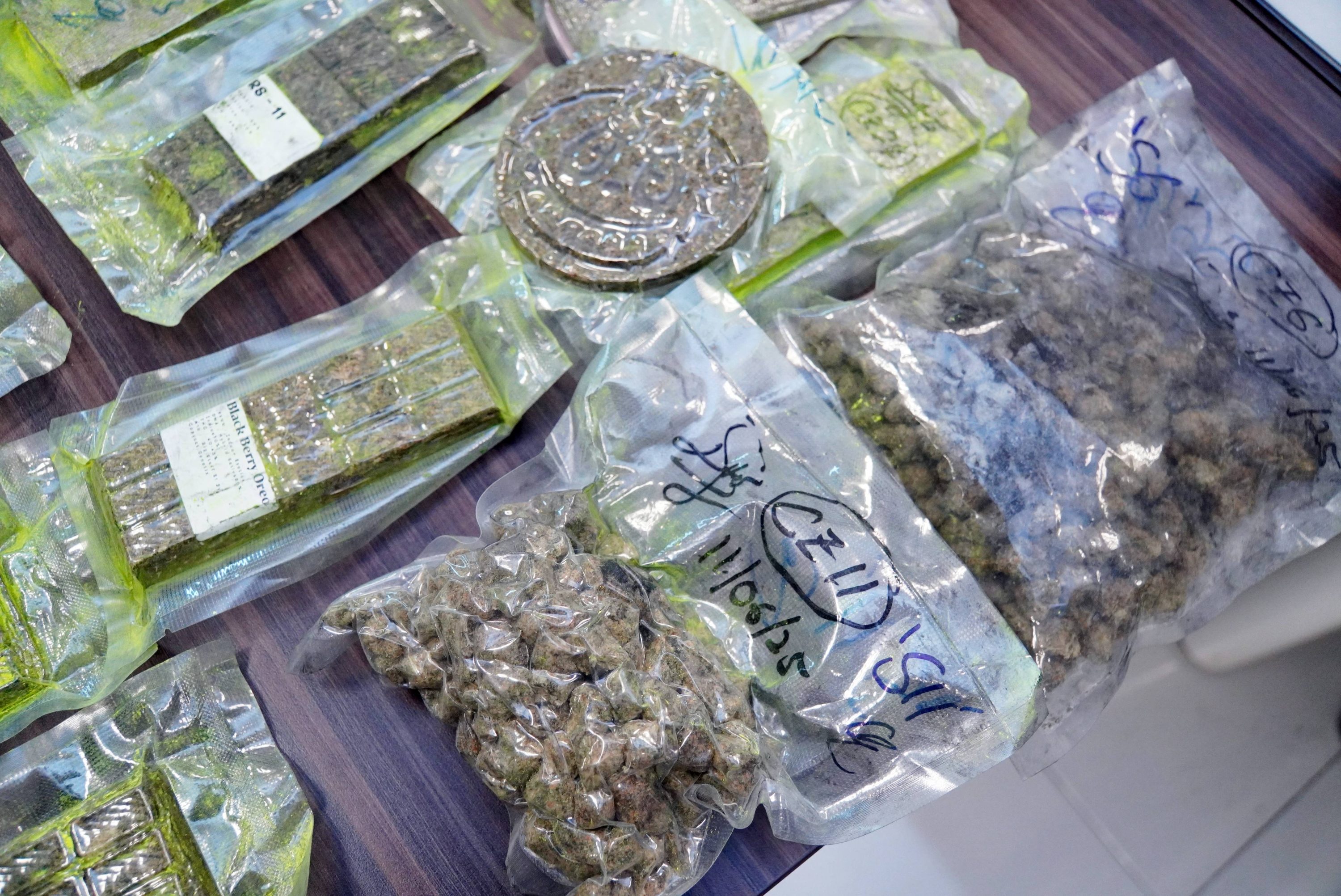 警破马泰跨境贩毒 大麻伪装虾膏巧克力棒