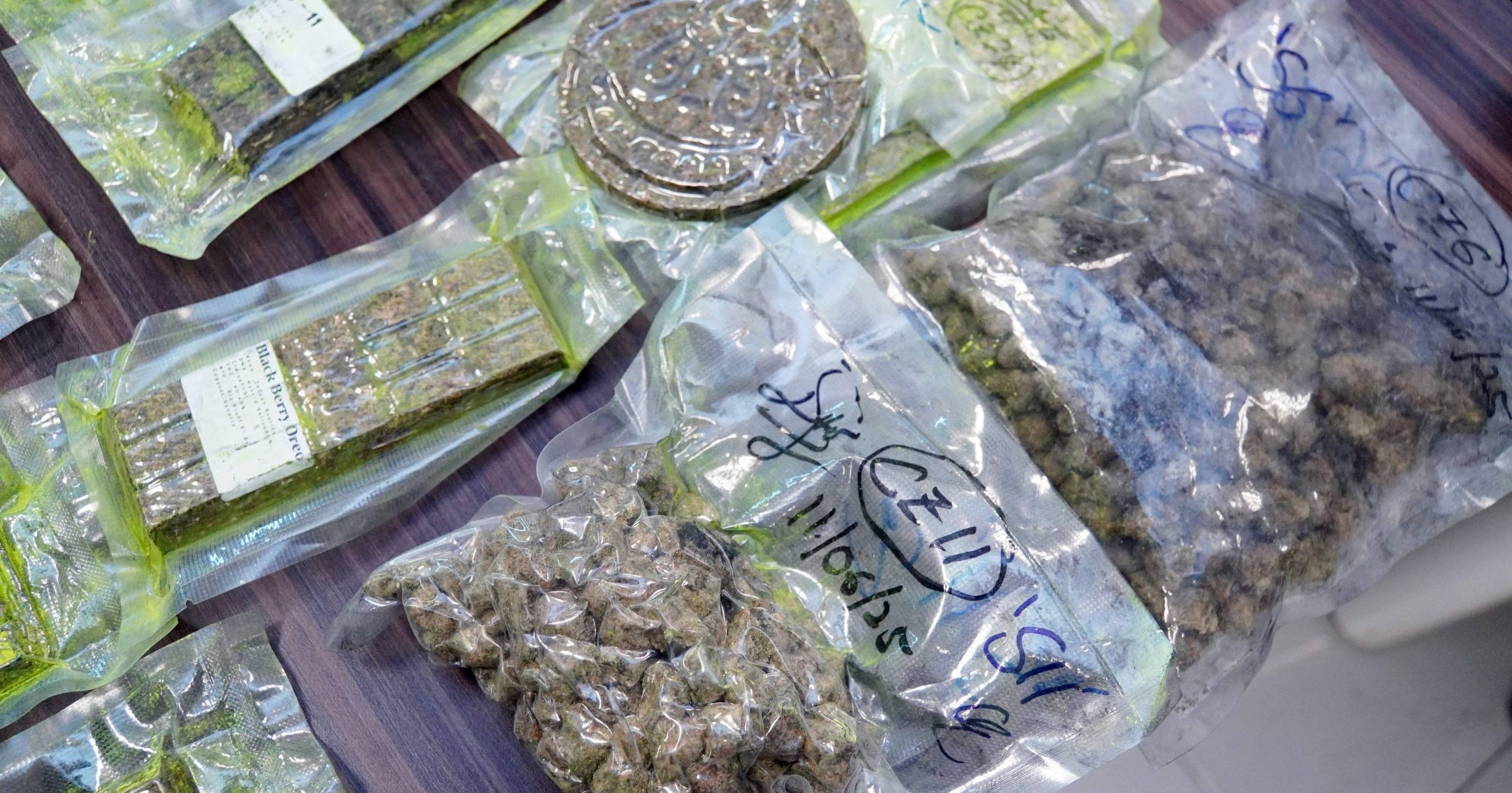 警破马泰跨境贩毒 大麻伪装虾膏巧克力棒