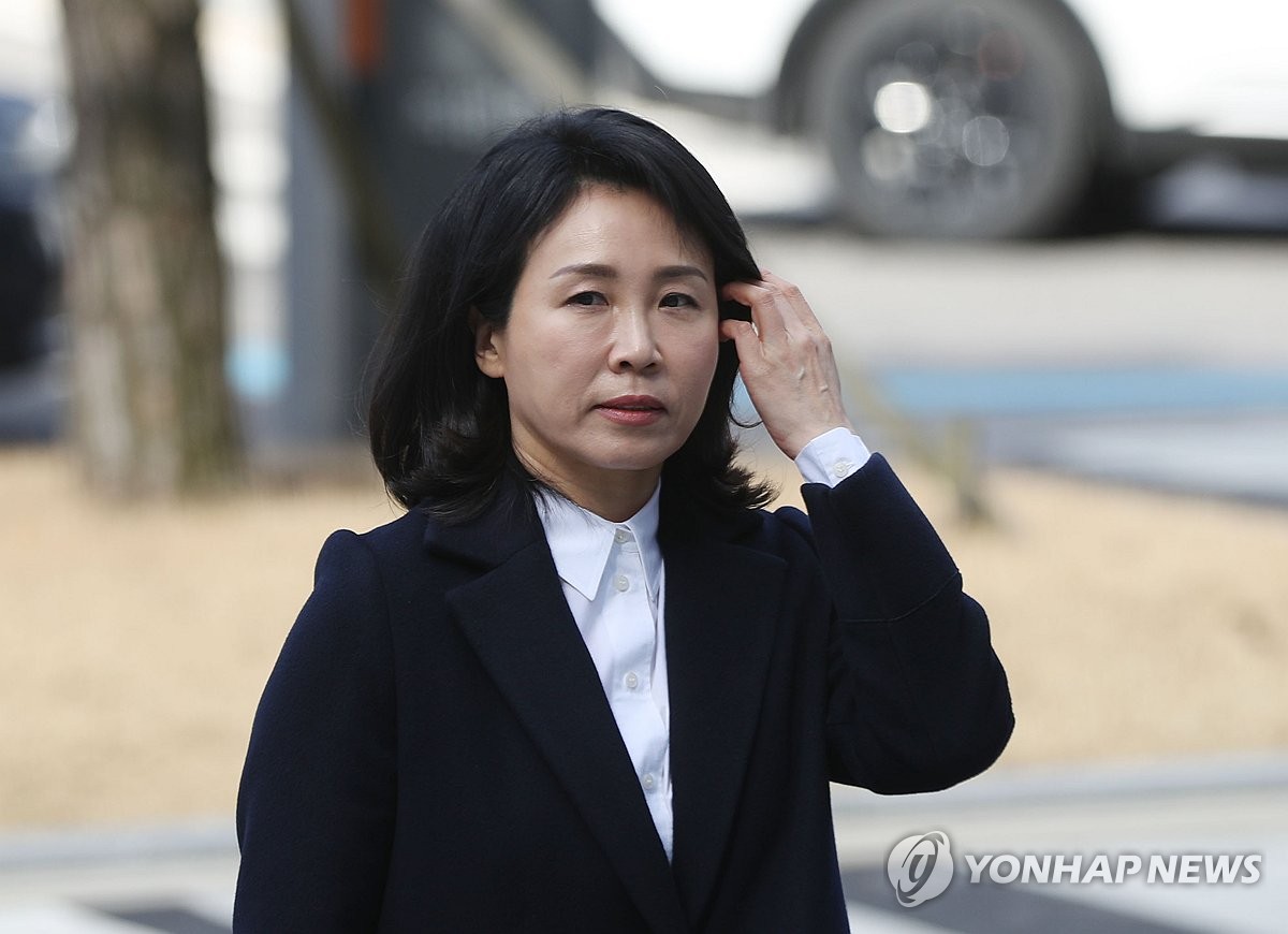 曾违选举法被判罚款 金惠京静默应援李在明