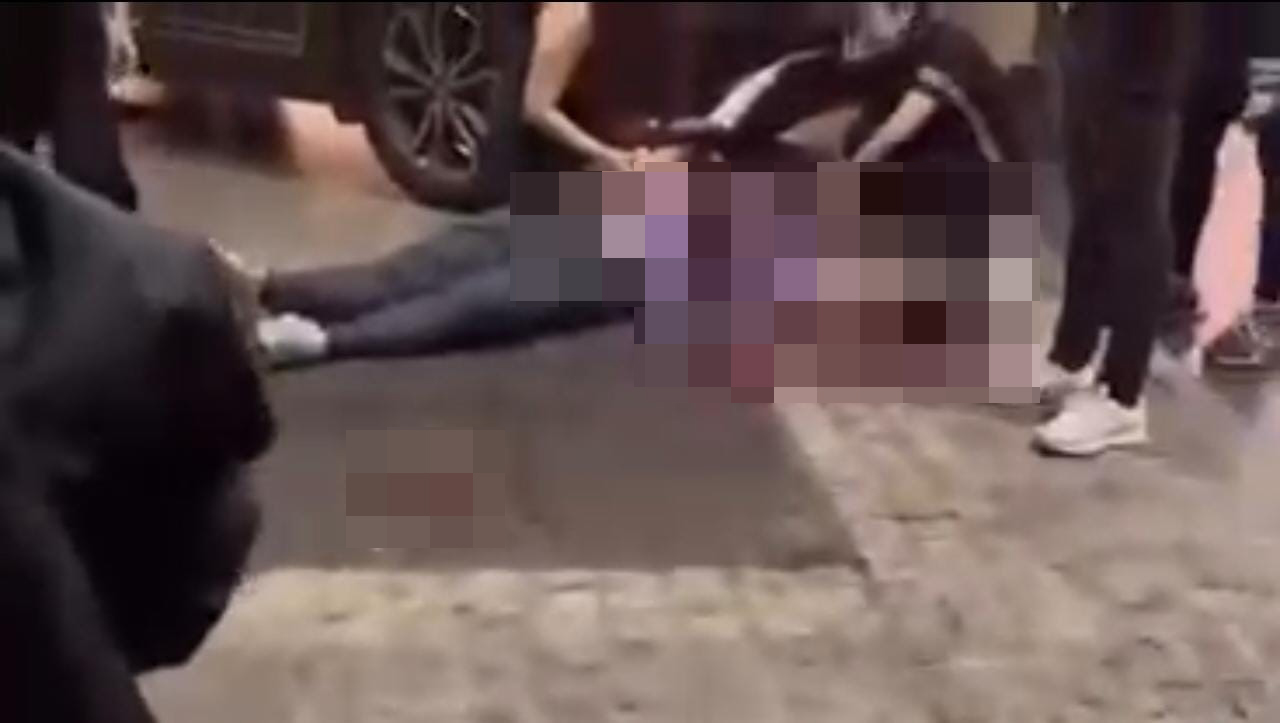 购物广场外午夜传枪声 2男子遭数人击毙
