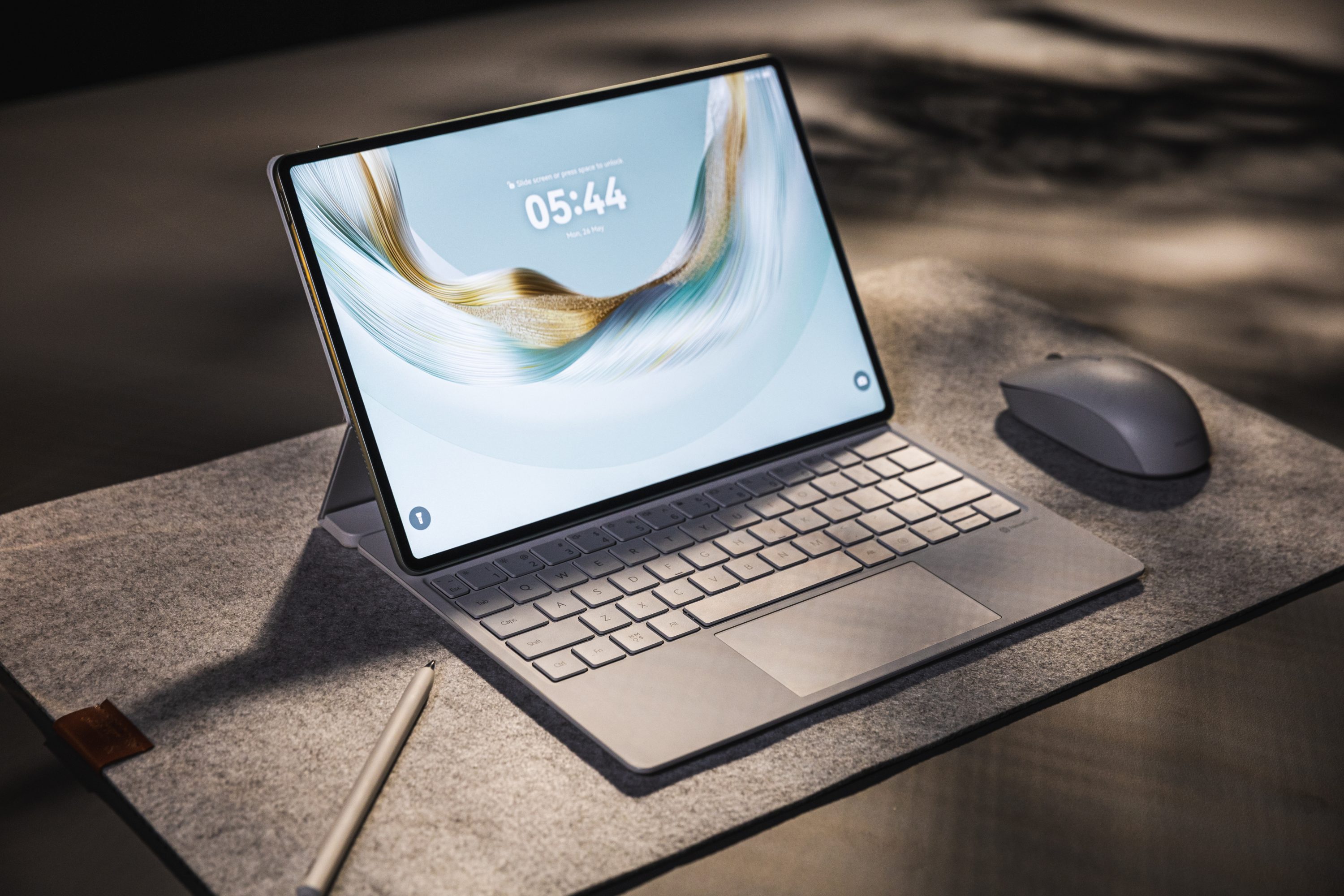 华为全新MatePad Pro 12.2 媲美PC的旗舰体验,移动办公的革命性伙伴 为高效办公与移动专业人士精心设计