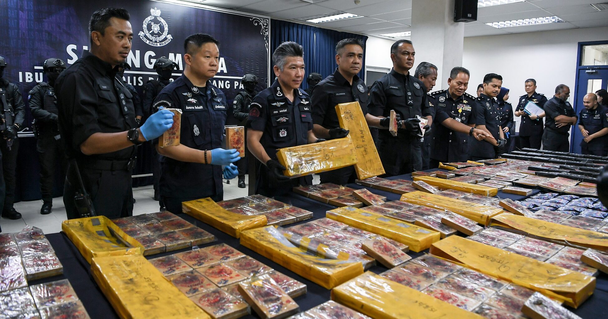 马泰警方破边界毒贩 起1080万元毒品捕2跑腿