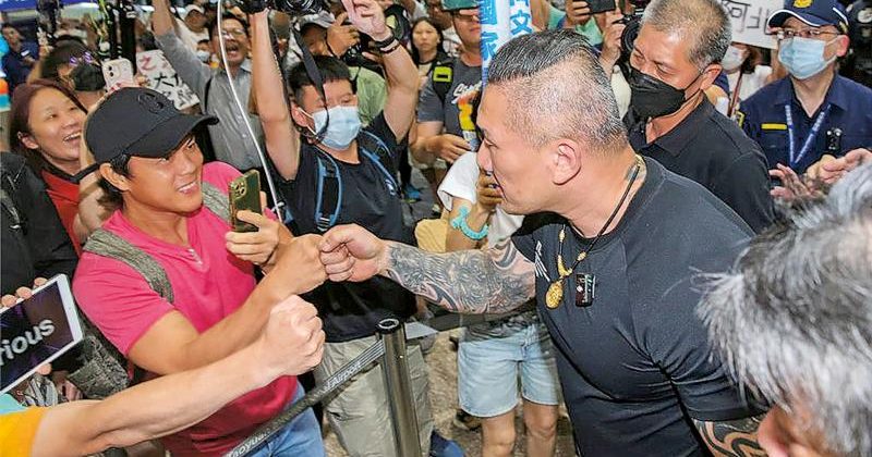 台湾网红馆长访华直播 颠覆绿营呼唤和平/童清峰