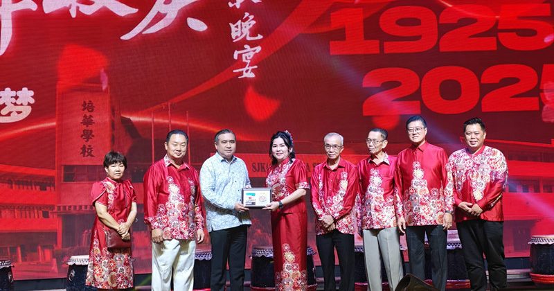 芙蓉培华小学百年校庆 陆兆福捎来10万拨款