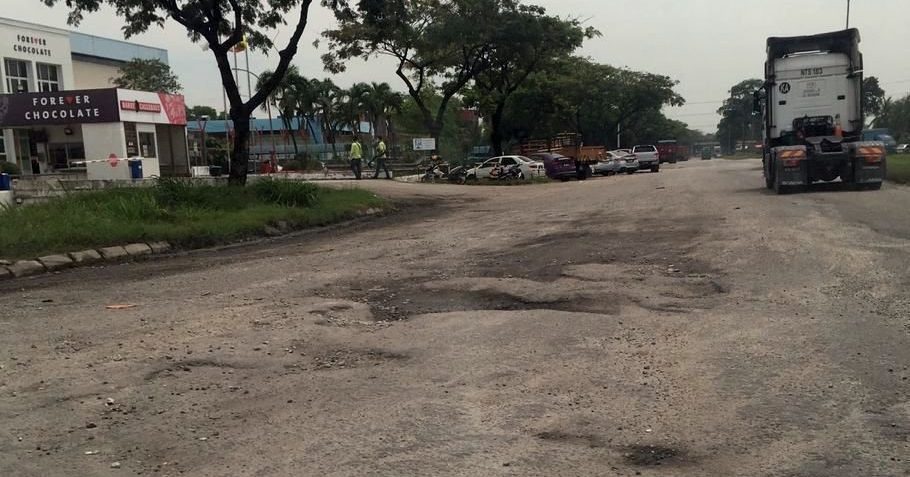 专家:重型车致路损 应课重税充维修金