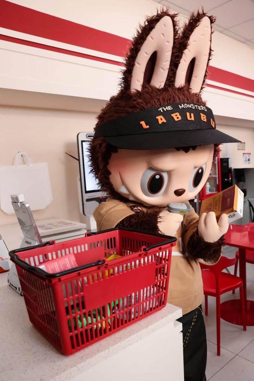 Labubu(取自Pop-Mart泡泡玛特的FB)