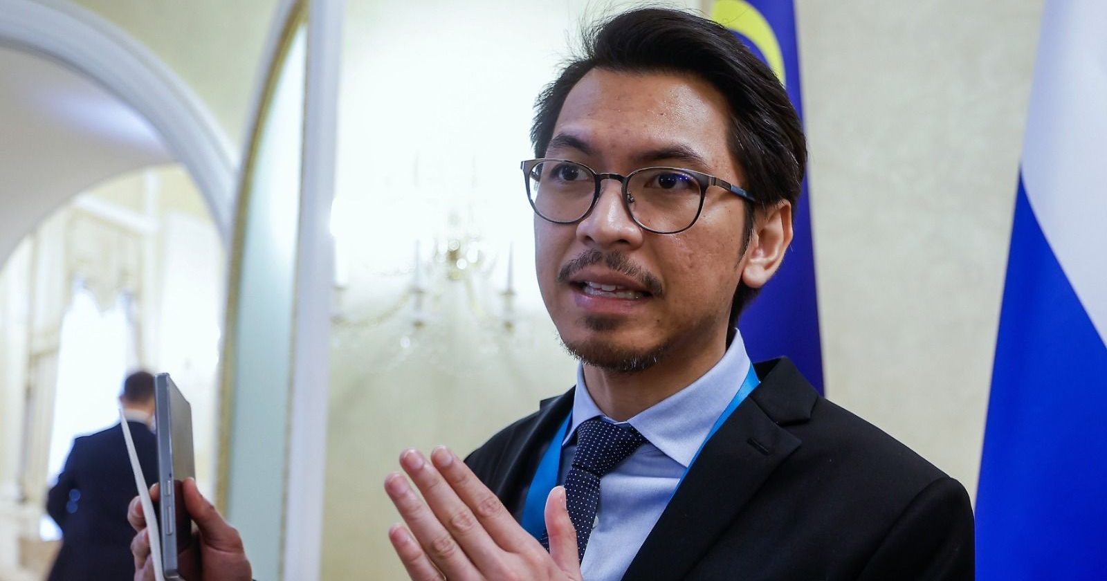 焚烧首相肖像太过分 卡米尔斥缺乏理性