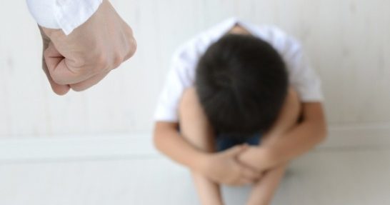 涉虐待11岁亲生女儿 夫妇被控不认罪