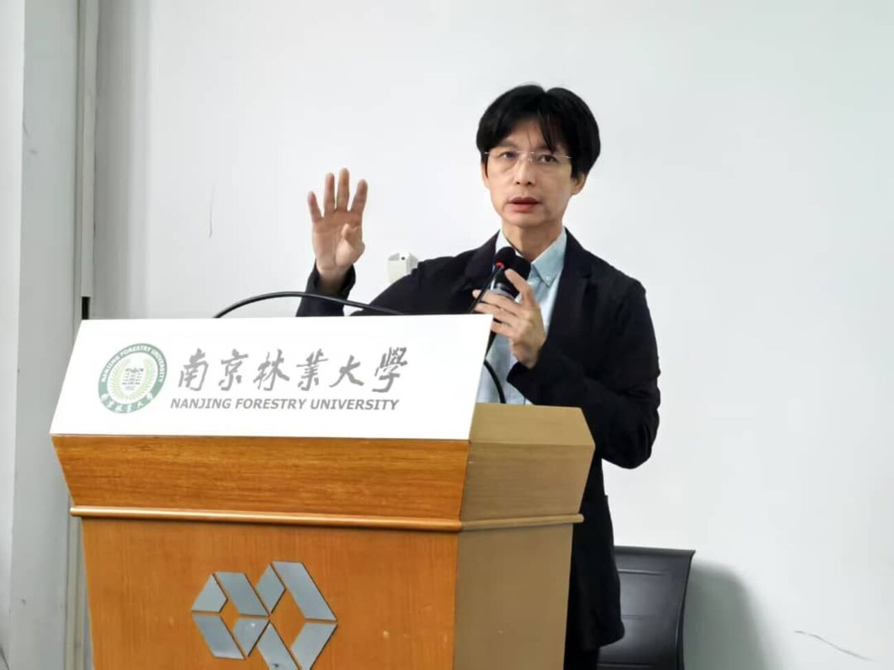 张竣文