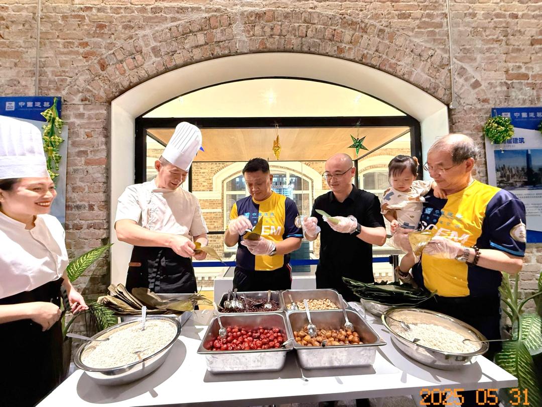 玻璃市王储率团骑行庆端午