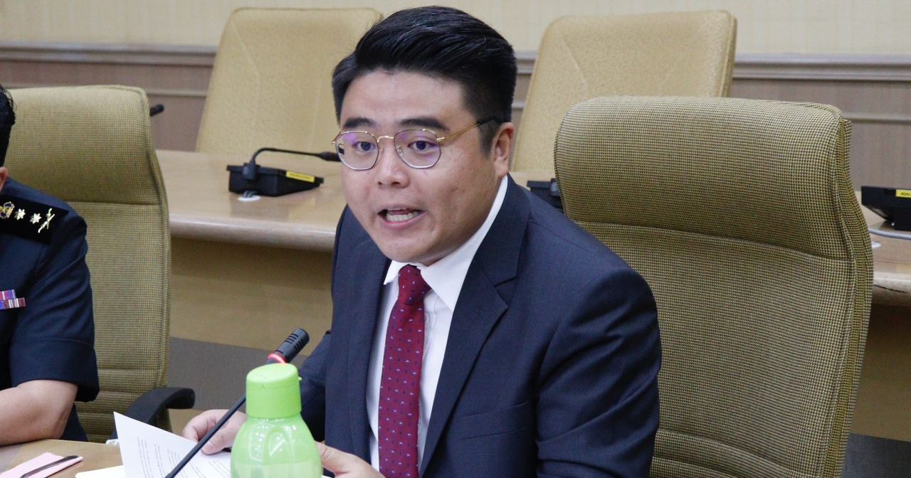 【吴家良发布政治讽刺图】拉兹曼促警方严查 勿给吴家良豁免权