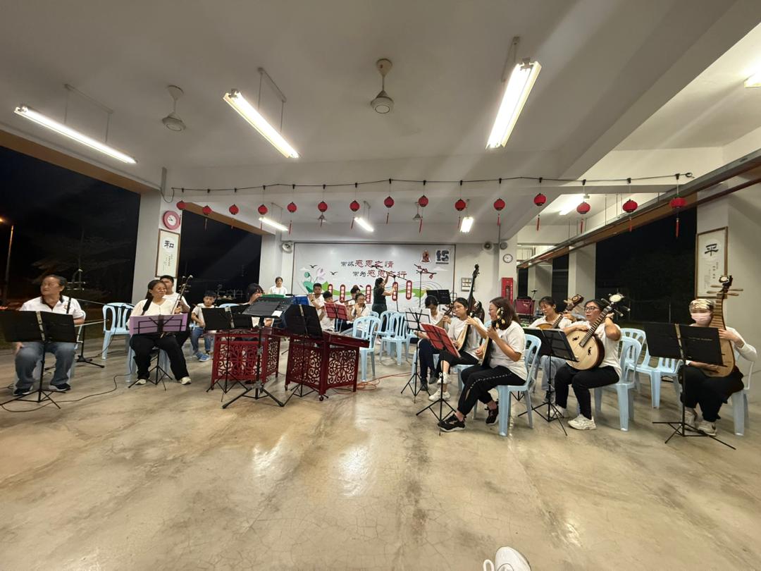 麻坡凯歌访而连突 以乐会友传佳话