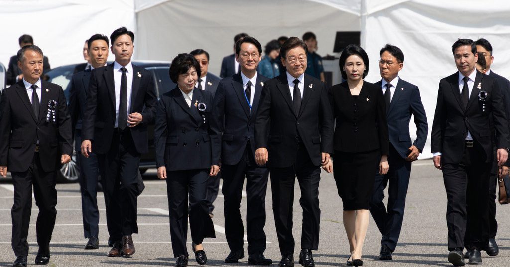 美国韩国领导人通电话 特朗普邀李在明访美