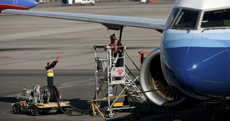 IATA:抵消需求疲软 油价下跌航空业受益