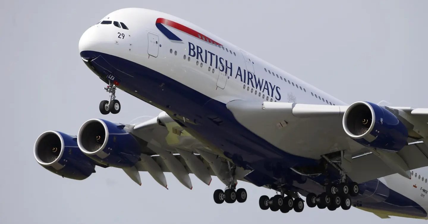 英航空少上班嗑药 失控“脱衣热舞”被捕