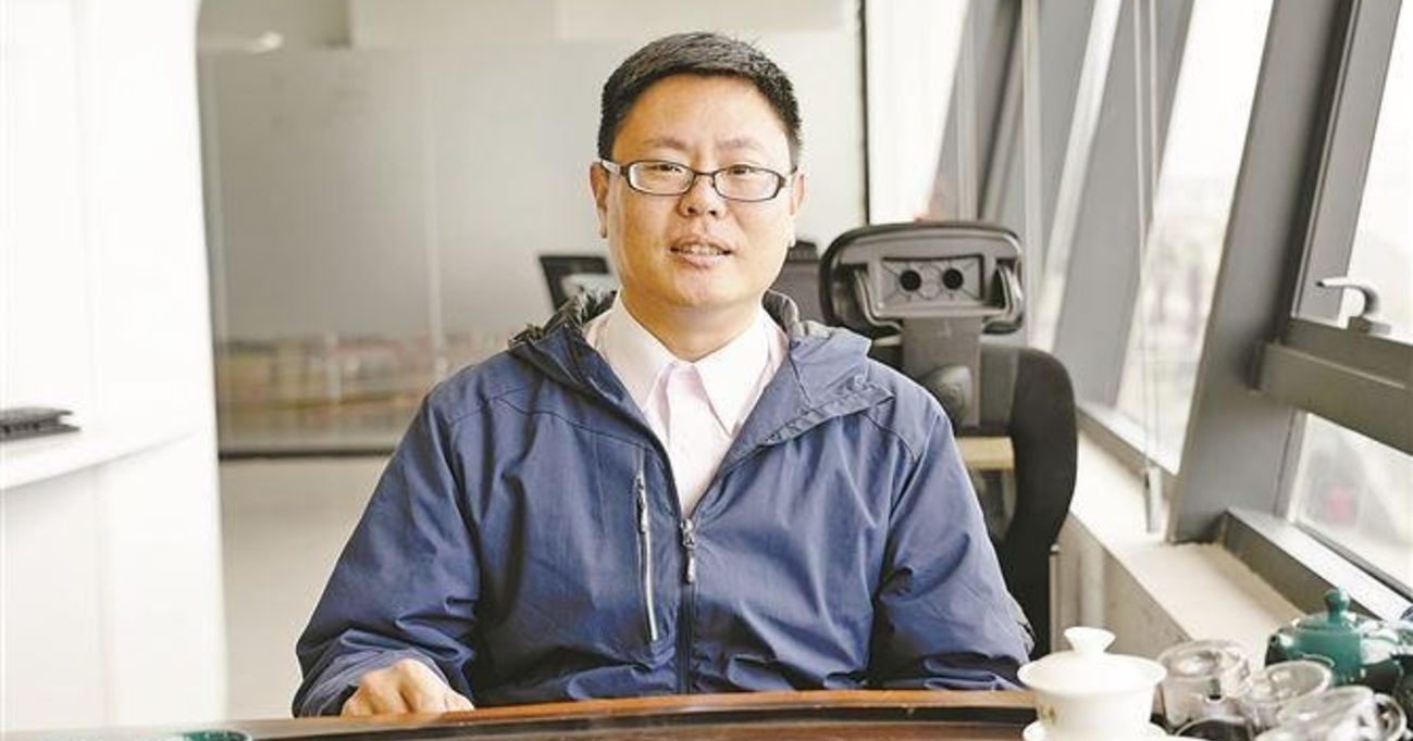 领中国定居证 张立齐首位失台身分证