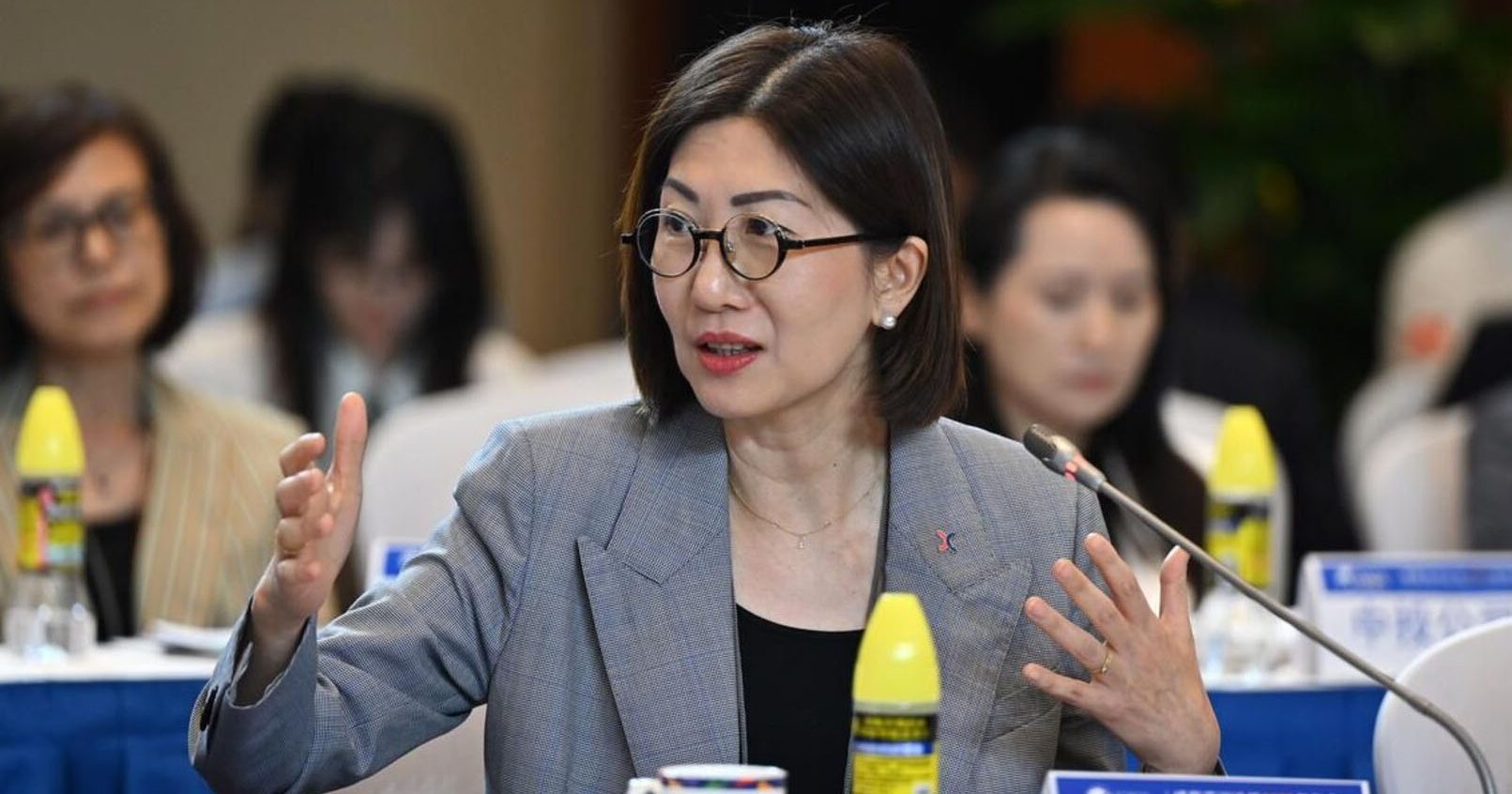 终止港股4年跌·突破美市场压力 港交所首位女CEO新气象