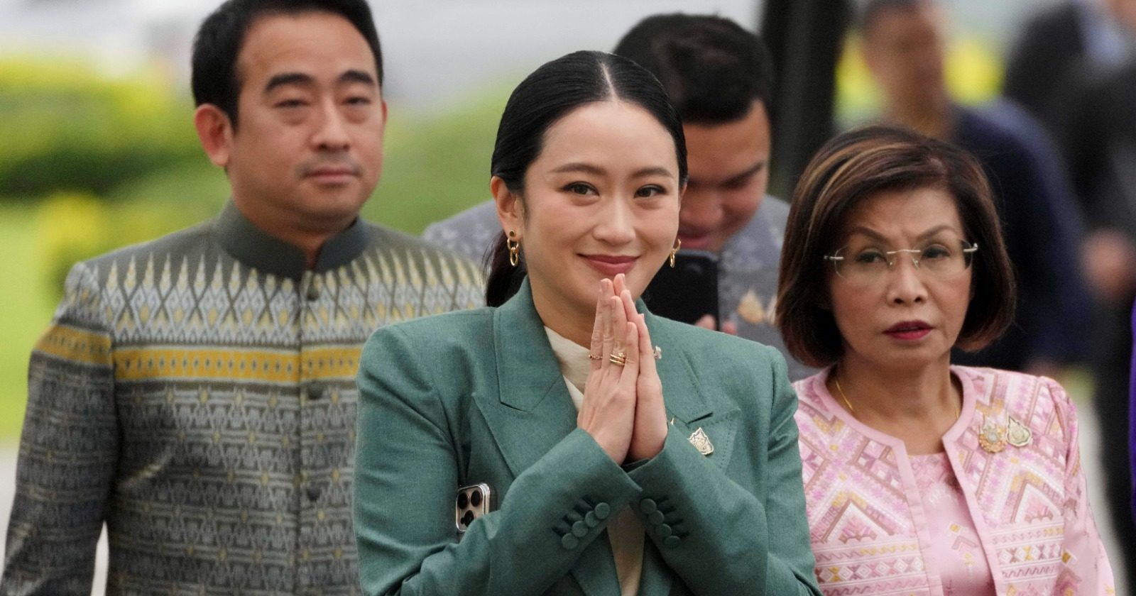 泰国首相佩通坦被停职