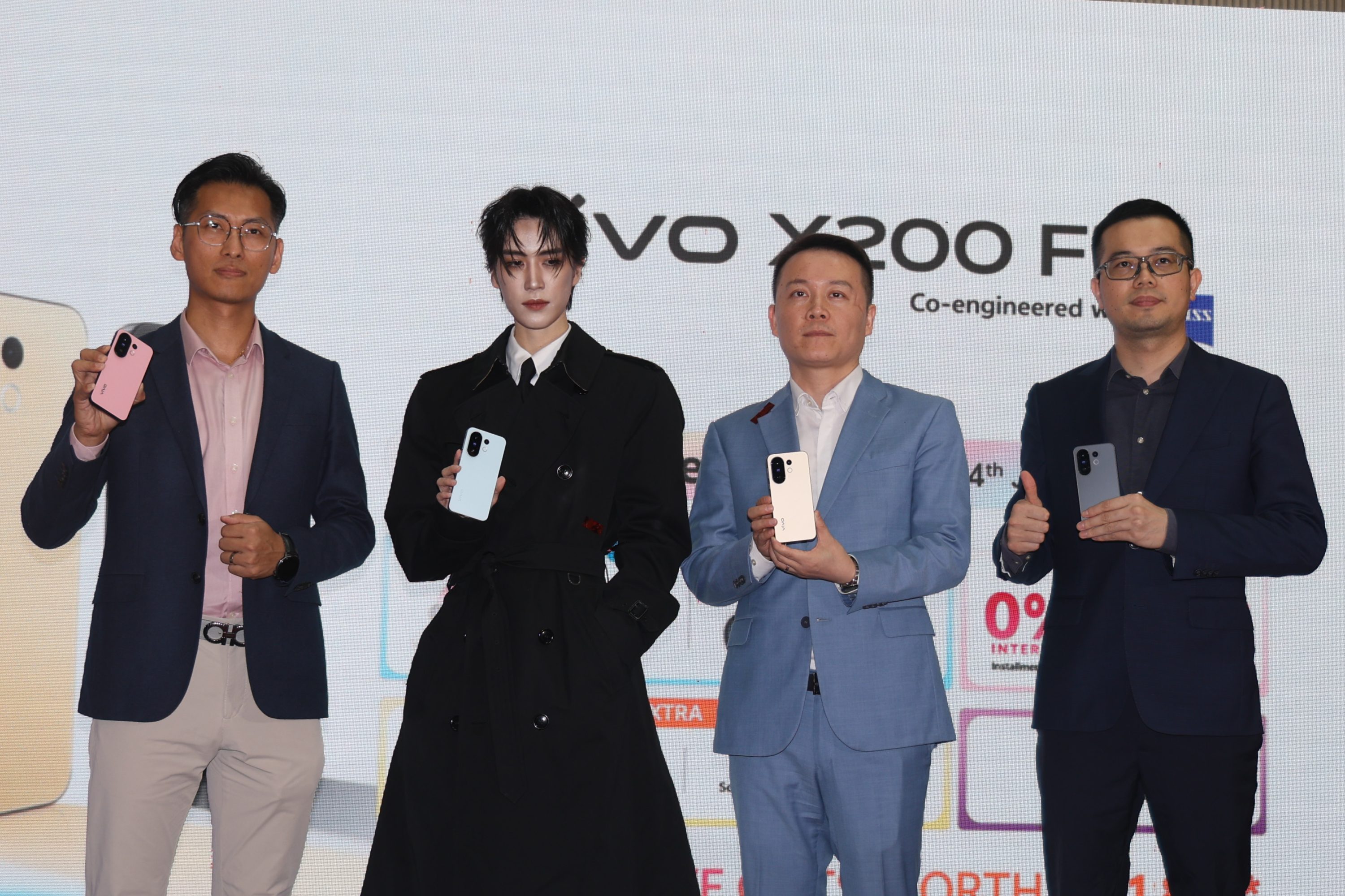 小巧轻彩，旗舰之选 vivo X200 FE 闪耀登场