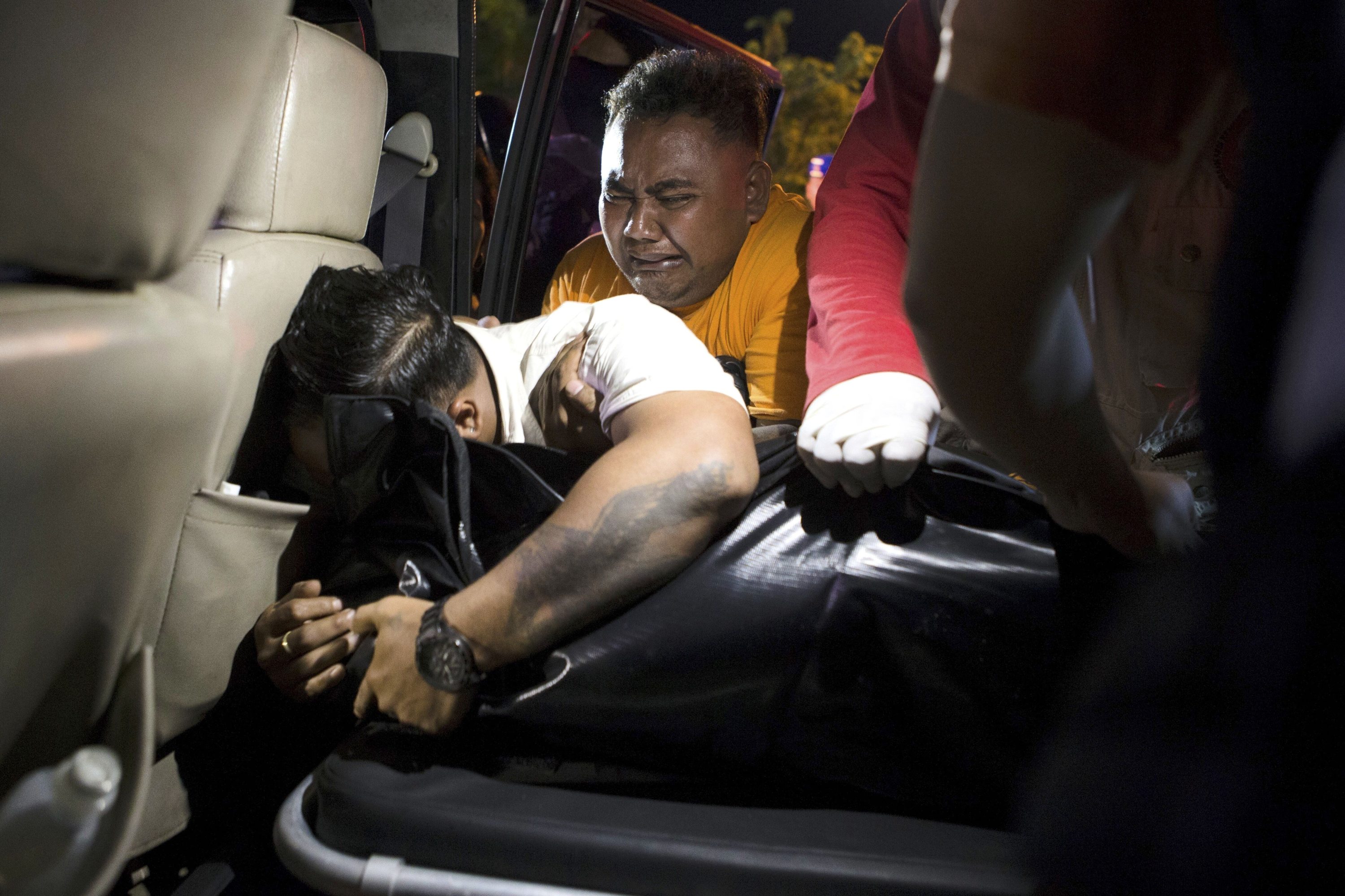 渡轮沉没6死24失踪 印尼扩大搜救范围