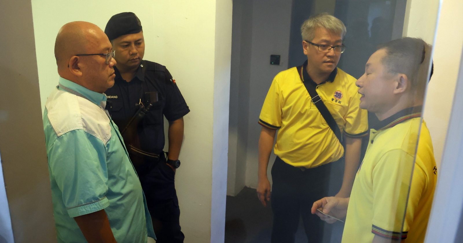 紫芳阁闹双包升级 记者会爆发冲突惊动警方