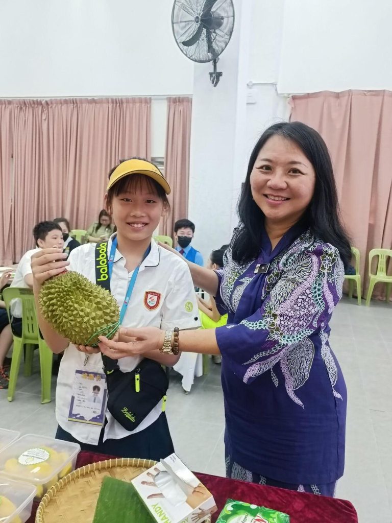 南通海安市实验小学访中国公学