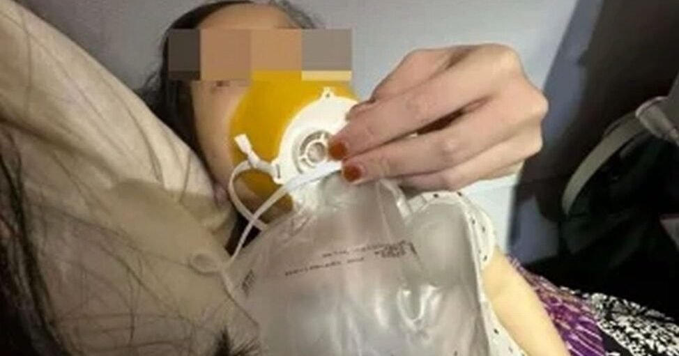 飞行中途突发异常 女婴获机组员急救脱险