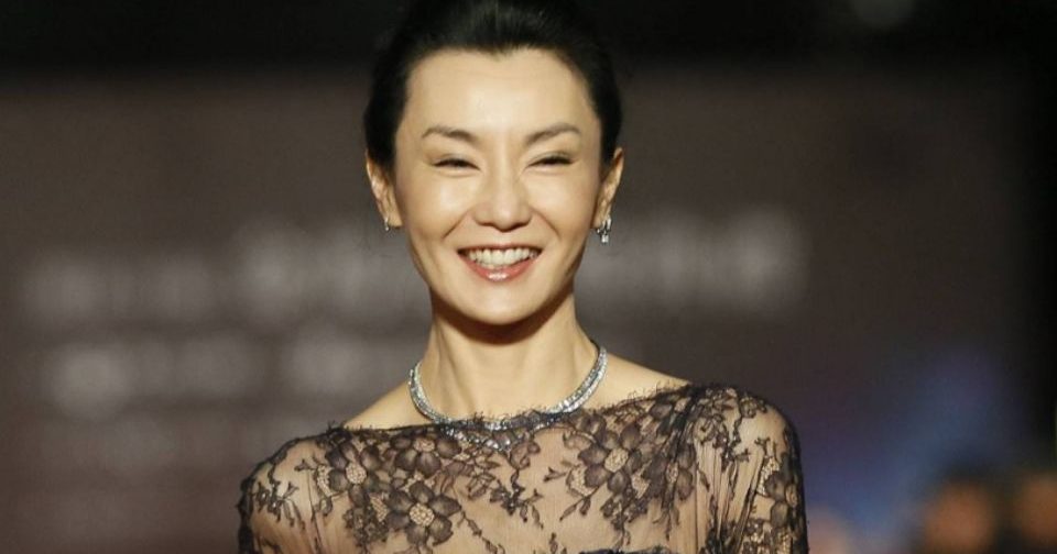 与文身男漫游巴黎 60岁张曼玉疑有新欢