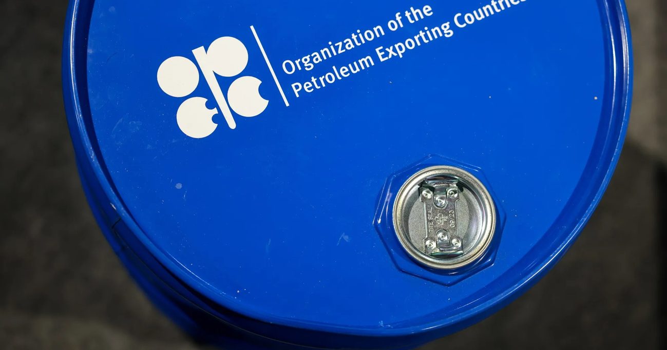 油价跌OPEC+增产超预期 引发供应过剩担忧