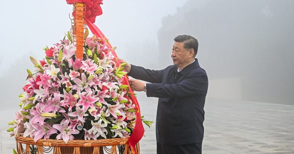习近平山西考察 向百团大战烈士敬献花篮