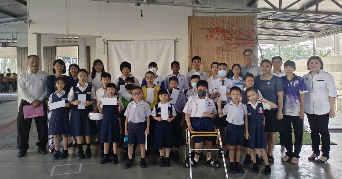 香港惠明慈善基金辅助金下霹雳区颁发 21名清寒学子受惠