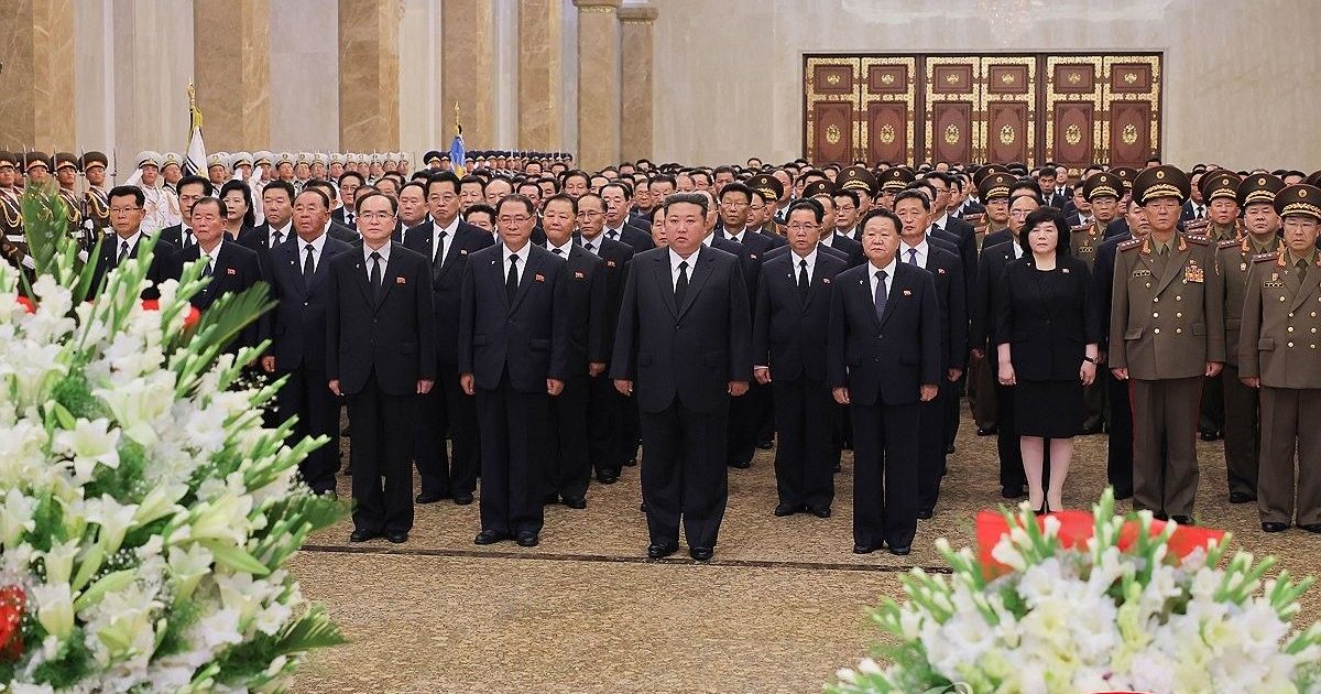 金日成逝世31周年 金正恩赴太阳宫参拜