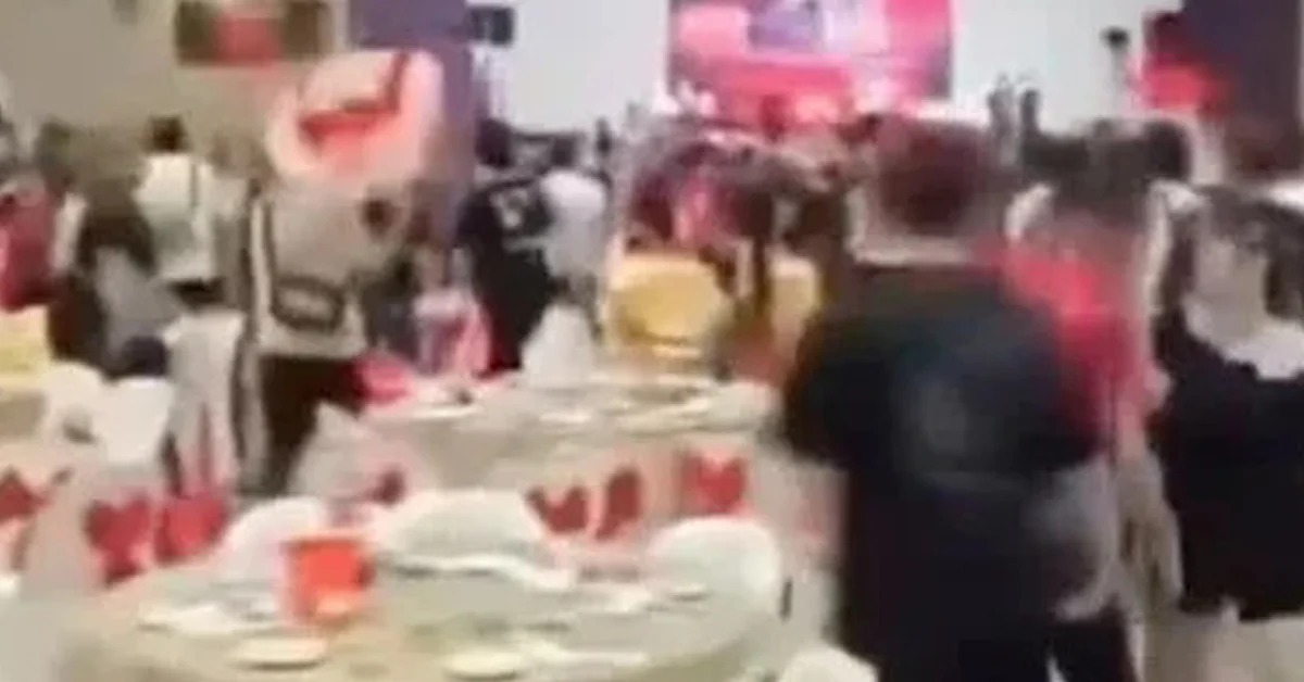 校园酒品拍卖酿冲突 伊党领袖批有违道德