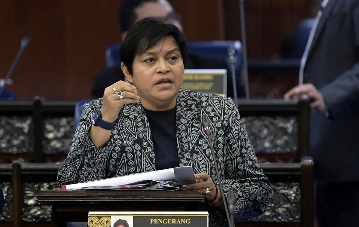 首相署(法律及体制改革)部长拿督斯里阿莎丽娜