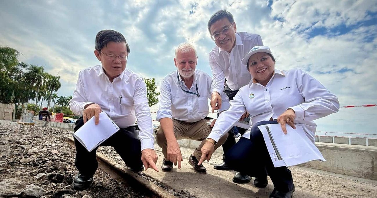 康华丽堡面海路段 发现二战前窄轨钢轨道
