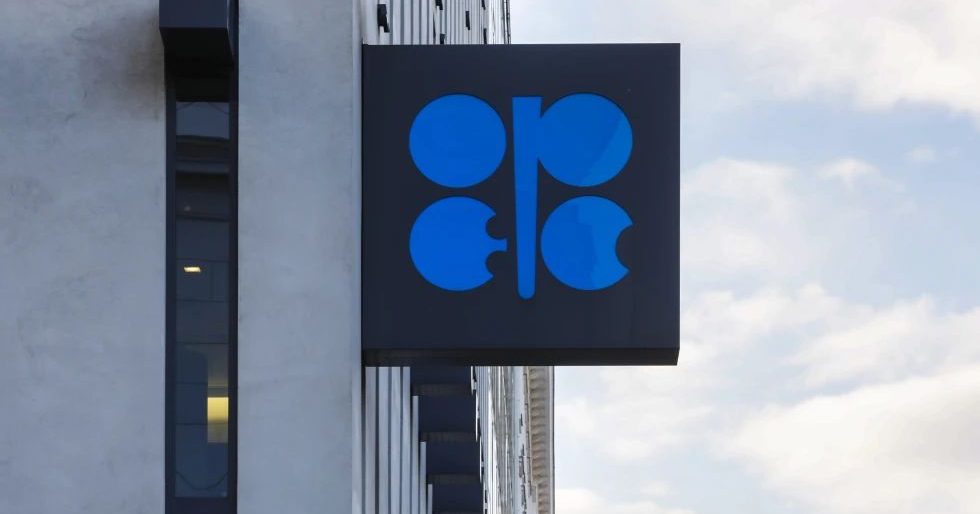 OPEC+商10月暂停增产
