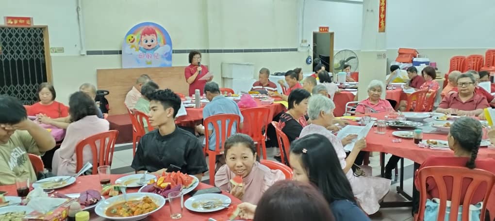 张爱芬,佛教会,话望生,宗教,理事,组织,奖励金,