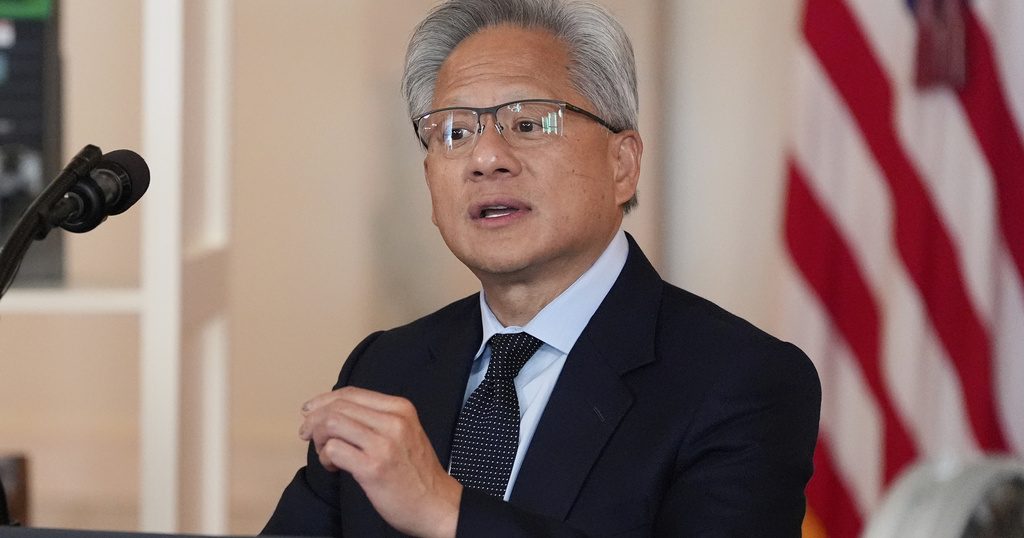 英伟达市值破4兆美元 黄仁勋:挺得过关税动荡