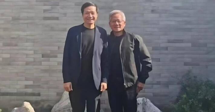 黄仁勋与雷军合照引热议 中国网民大猜谜