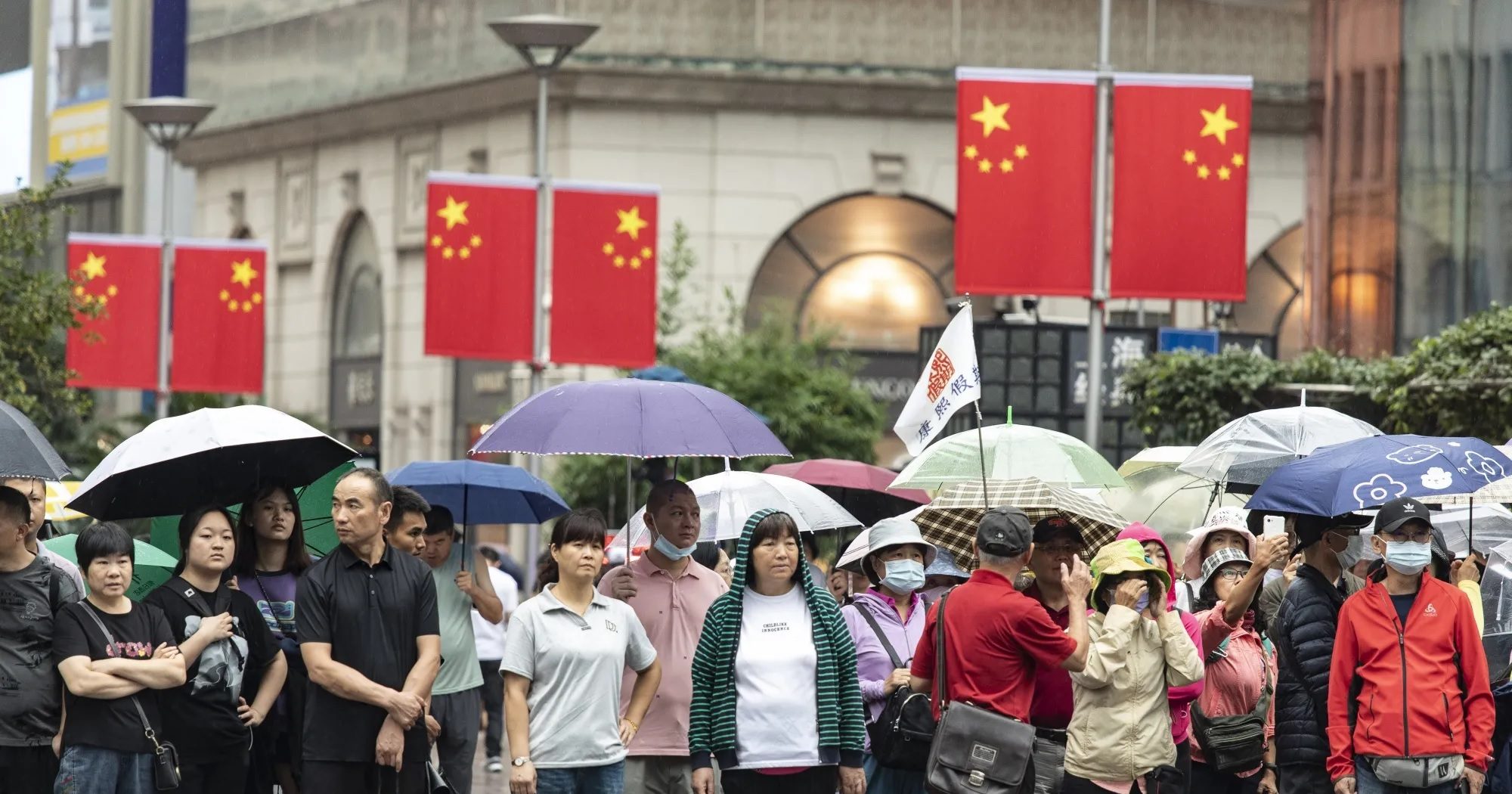 中国次季GDP增5.2%超越预期 制造业抵销消费疲软