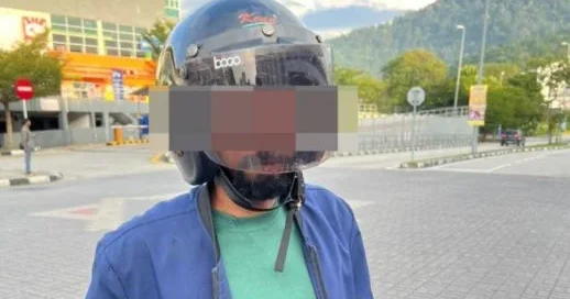 拦截指“藏匿妻子” 摩托骑士狂追电召车女司机