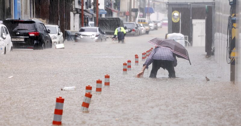 “百年一遇”破纪录暴雨 韩国4死400余学校停课