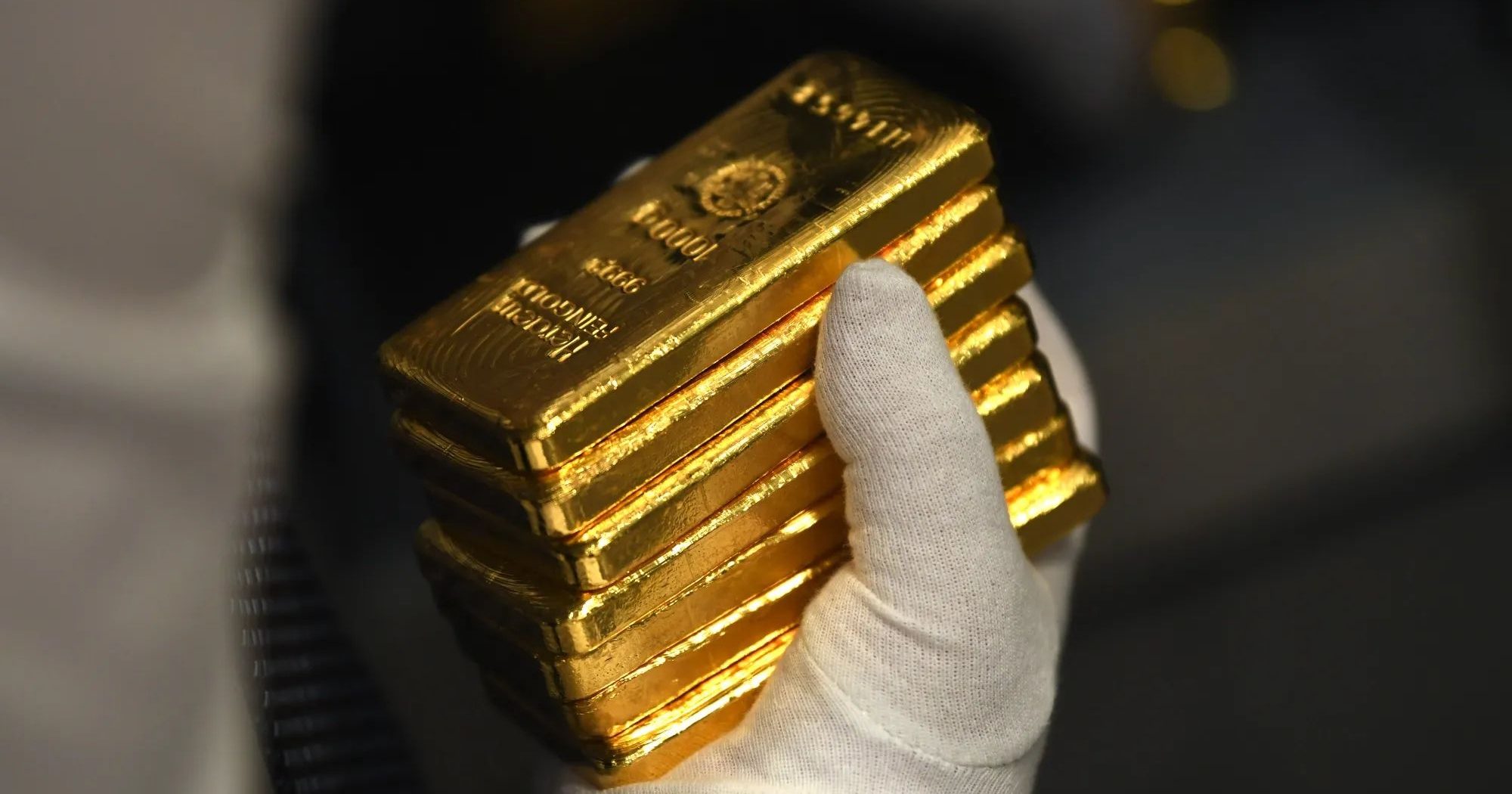 黄金冲不破3400美元? 这贵金属却涨疯