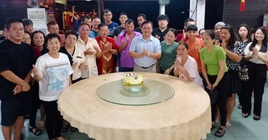 王睦端:把学生放第一位  小学教师爱心如父母