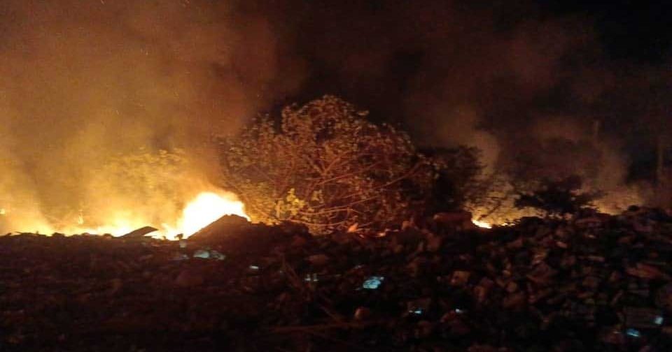 不时发出爆炸声 八丁燕带垃圾场深夜大火