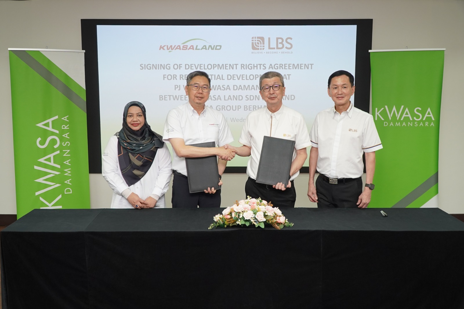 阿德南(左二)与林福山握手致意;左右分别为诺尔哈兹基亚以及林福源。