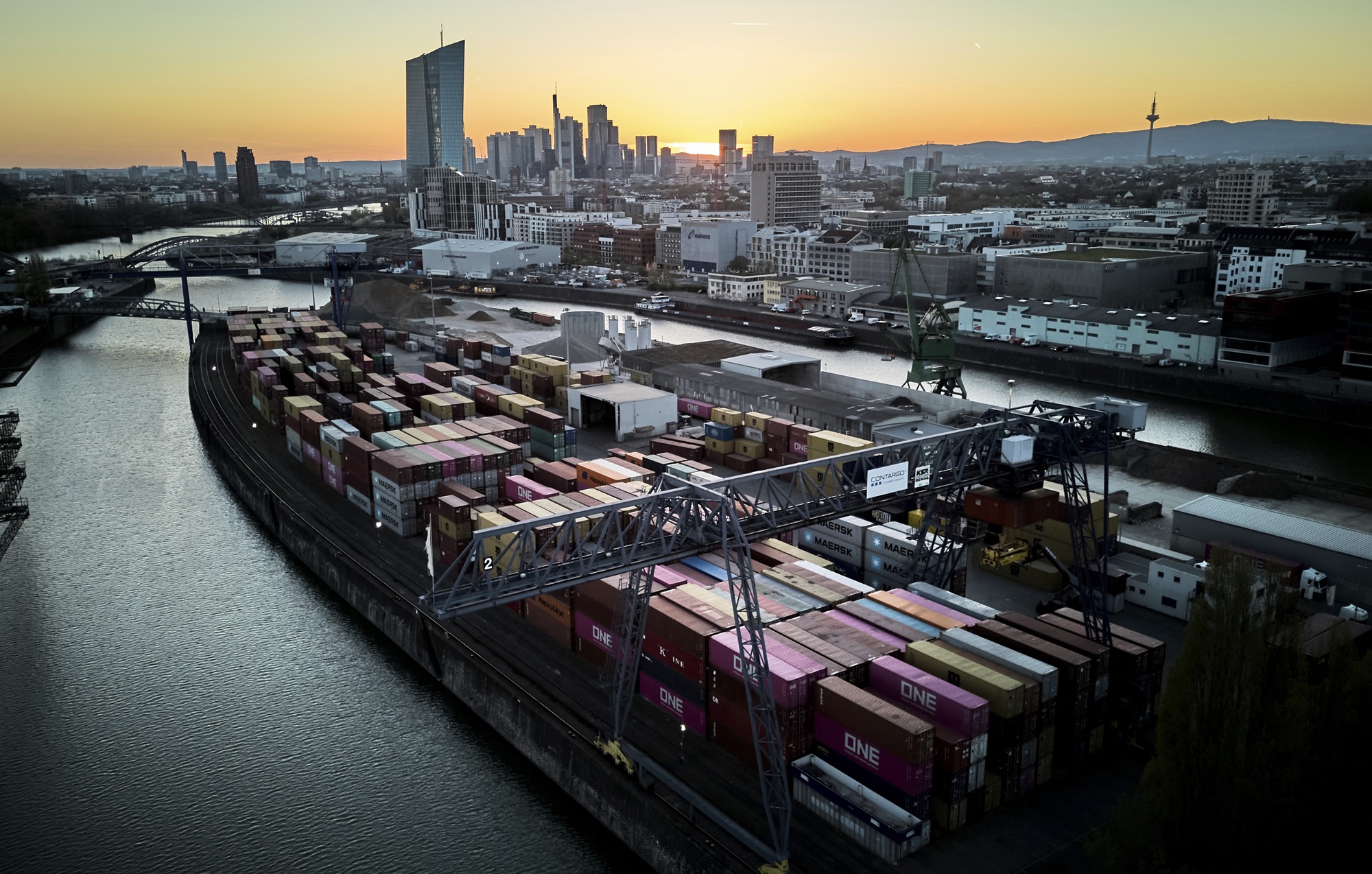 贸易 港口 货柜 进口 出口 关税