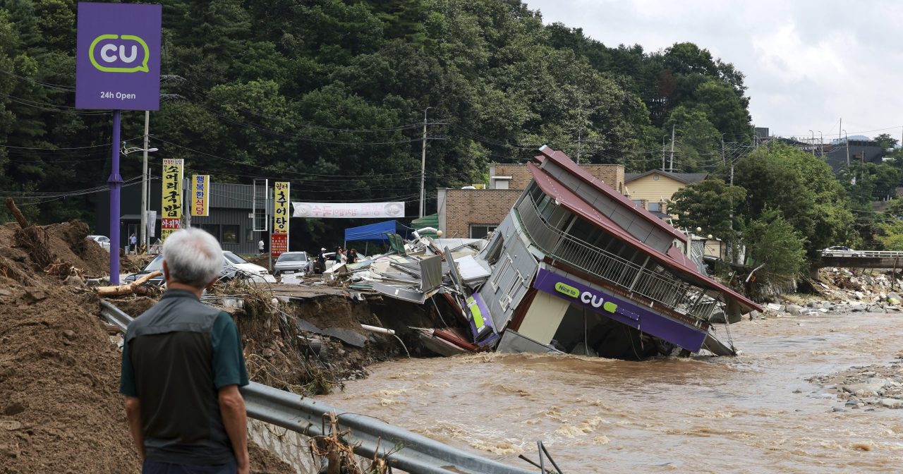 5天暴雨18死9失踪 韩灾后复原进展缓慢